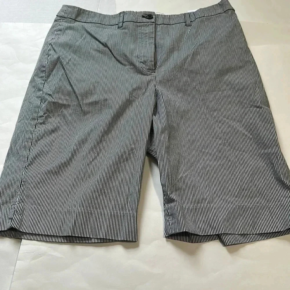Anne Klein Sport pin striped shorts size 14 black white